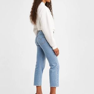 LEVI'S WEDGIE STRAIGHT FIT WOMEN'S JEANS - Light Wash